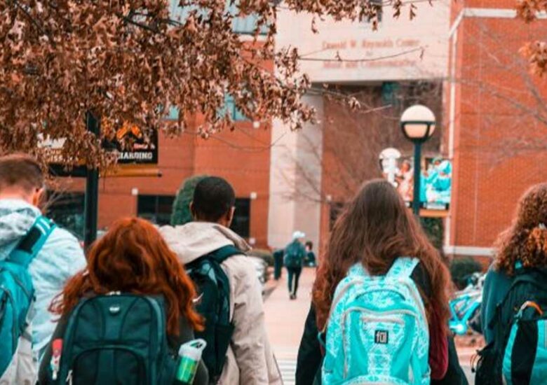 El celular, un ‘mal’ necesario para la educación mexicana