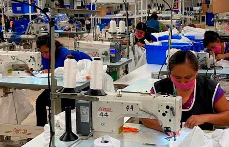 Comunidades mayas crean trajes para médicos y enfermeras