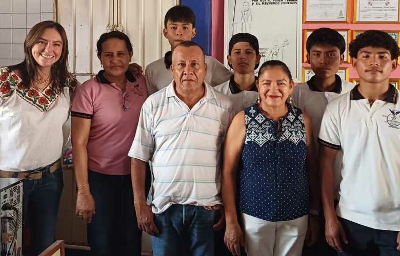 Entrega de libros en la Costa