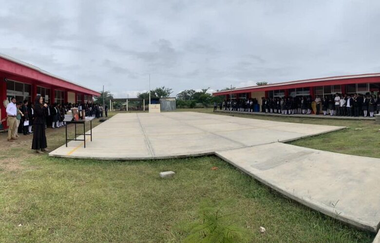 Entrega de libros en el COBAO No. 65 de San Pedro Mártir