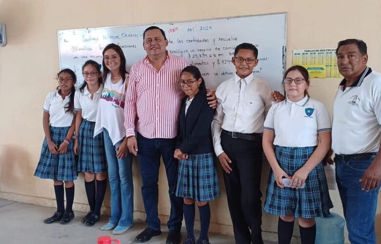 Entrega de lentes en Escuelas Primarias de Niltepec