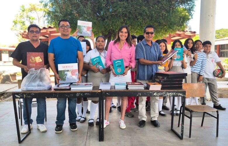 La EST No. 12 de Río Grande Recibe Donación de Libros para su Biblioteca