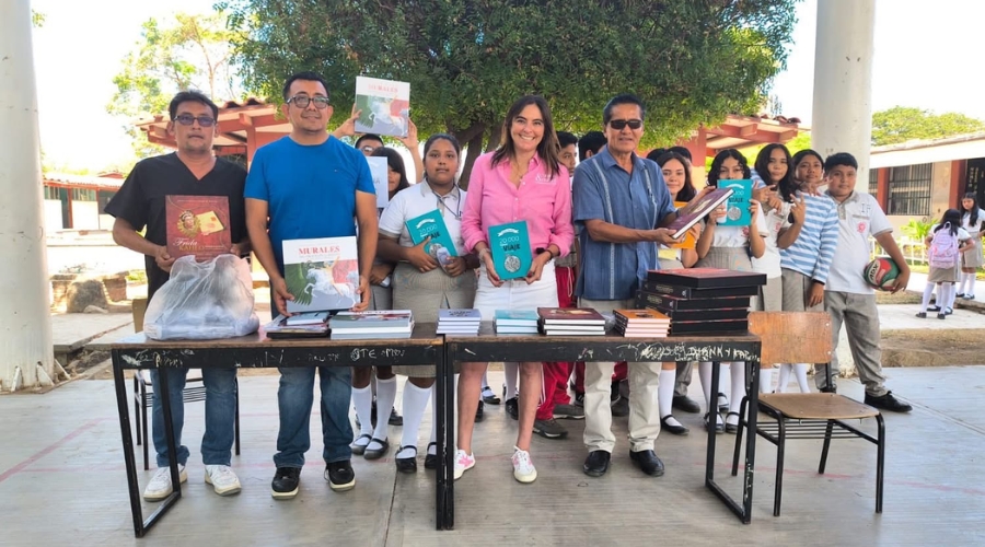 La EST No. 12 de Río Grande Recibe Donación de Libros para su Biblioteca