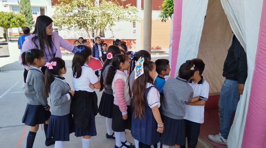 ¡Magia en la Primaria Crisóstomo Bonilla! El Cine Domo de Tannos & Chávez Llega a Puebla
