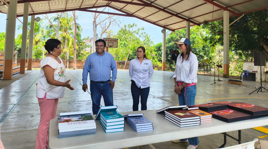 Secundaria Técnica No. 20 recibe donación de libros